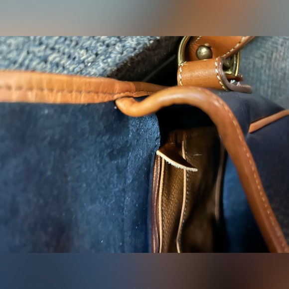 Beautiful vintage Dooney & Bourke shoulder bag/crossbody in navy blue AWL. - Picture 15 of 16